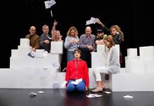 Ποιος σκότωσε το σκύλο τα μεσάνυχτα, Θέατρο Βράχων “Μελίνα Μερκούρη”