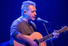 Ο Παντελής Θαλασσινός στο Θέατρο Βράχων “Μελίνα Μερκούρη”