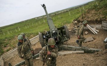 Αρμενία-Αζερμπαϊτζάν: Στα πρόθυρα πολέμου – Νεκροί, τραυματίες, επιστράτευση και τανκς στους δρόμους