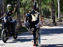 Οδήγηση δικύκλων μόνο με δίπλωμα αυτοκινήτου!