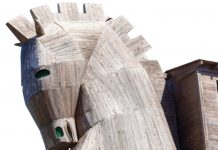 Πολιτική: Ιπποδρομία Δούρειων Ίππων