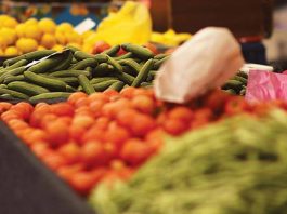 Φωτιά στην Αττική: Φόβοι για ελλείψεις στις λαϊκές αγορές