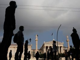 Χρυσοχοΐδης: Ήταν ημέρα συνεννόησης, δημοκρατίας και εκδήλωσης VS Γεγονότα: Επεισόδια, βία και προσαγωγές