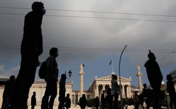 Χρυσοχοΐδης: Ήταν ημέρα συνεννόησης, δημοκρατίας και εκδήλωσης VS Γεγονότα: Επεισόδια, βία και προσαγωγές