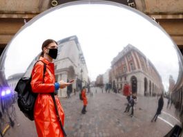 Πόσο κινδυνεύουμε από τη μετάλλαξη του κορωνοϊού; Οι ειδικοί απαντούν