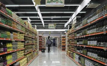 Ο πληθωρισμός «καίει» το καλάθι της νοικοκυράς