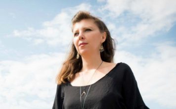 Αθηνά Ρούτση: «Ένας ιός φανέρωσε τους φόβους μας και πόσο εύκολα ξεχνάμε».