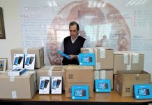 Tablets για την τηλεκπαίδευση προμηθεύτηκε ο Δήμος Βύρωνα