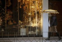 Εξετάζεται το άνοιγμα των καταστημάτων σε περιοχές με χαμηλό επιδημιολογικό φορτίο