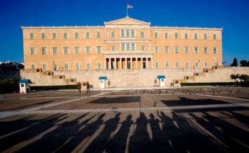 Κίνδυνος για τη δημοκρατία