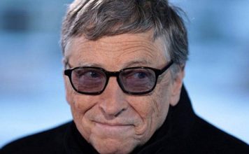 Μπιλ Γκέιτς: Δεν έχω βάλει τσιπάκι στα εμβόλια