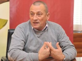Ρ. Τζούμσκι: Αγνόησαν επιτυχημένο θεραπευτικό πρωτόκολλο για τον Covid-19