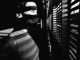 Η σοκαριστική εμμονή στον εγκλεισμό