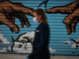 Κορωνοϊός – Καπραβέλος: Το τρίτο κύμα του ιού θα ξεθυμάνει στο τέλος Μαρτίου