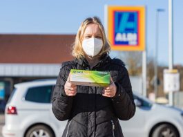 Γερμανία: Ανάρπαστα τα rapid test από τα ράφια των σούπερ μάρκετ