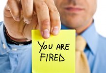 Πρώτη απόλυση για άρνηση εμβολιασμού