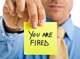 Πρώτη απόλυση για άρνηση εμβολιασμού