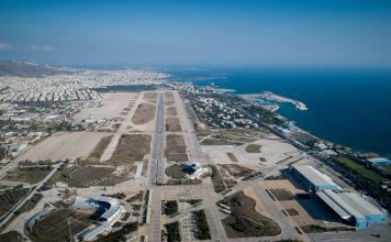 Στου Λάτση την ποδιά (ψευτο)σφάζονται παλικάρια