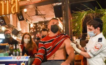 Μπαρ στο Ισραήλ κερνάει ποτά όσους εμβολιάζονται πριν την είσοδο!