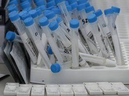 Εργαζόμενοι δήμων: Υγειονομική βόμβα τα rapid test στα φαρμακεία