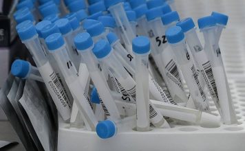 Εργαζόμενοι δήμων: Υγειονομική βόμβα τα rapid test στα φαρμακεία