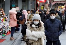 Μανώλης Δερμιτζάκης παρά το αρνητικό ρεκόρ κρουσμάτων: Ανοίξτε τα όλα, έξω ο κόσμος