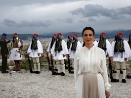 «Διεθνούς φήμης σοπράνο» και άλλες ιστορίες α(χ)ριστείας