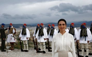 «Διεθνούς φήμης σοπράνο» και άλλες ιστορίες α(χ)ριστείας