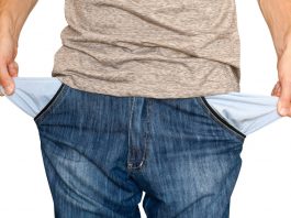 Έρευνα: Οι μισοί Έλληνες καλύπτουν μόνο τα απαραίτητα έξοδα