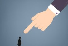 Οι πολίτες αποδοκιμάζουν κυβέρνηση και δόγμα ατομικής ευθύνης