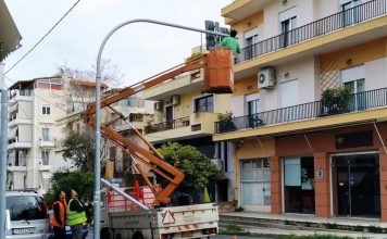 Φωτεινός σηματοδότης Φορμίωνος & Τμώλου