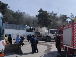 Φωτιά στο σταθμό μεταφόρτωσης ανακυκλώσιμων στον Βύρωνα