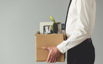 Τι αλλάζει στις απολύσεις – Πότε ο εργαζόμενος θα παίρνει έξτρα αποζημίωση