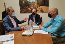 Συνάντηση με τον Γιάνη Βαρουφάκη, των Δημάρχων Βύρωνα και Δάφνης-Υμηττού για τα Θέατρα Βράχων