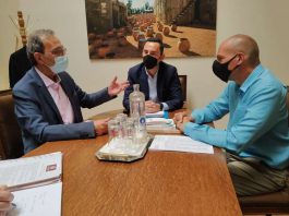 Συνάντηση με τον Γιάνη Βαρουφάκη, των Δημάρχων Βύρωνα και Δάφνης-Υμηττού για τα Θέατρα Βράχων