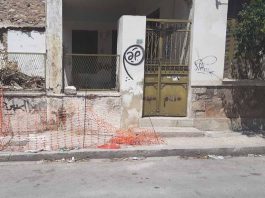 Διαμονή αστέγου μέσα στο επικίνδυνο κτίσμα Κωνσταντινουπόλεως και Χειμάρας