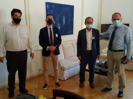 Στο Μέγαρο Μαξίμου οι δήμαρχοι Βύρωνα και Δάφνης-Υμηττού για τα Θέατρα Βράχων