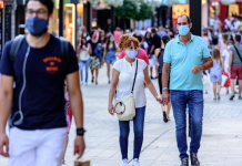 Έρευνα: Η μετάλλαξη Δέλτα κάνει “breakthrough” σε εμβολιασμένους – Οι οδηγίες για τη μάσκα