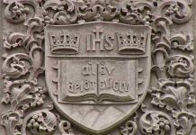 «Αιέν αριστεύειν και υπείροχον έμμεναι άλλων»