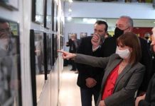 Εγκαίνια της έκθεσης για το Πολυτεχνείο στο Δημαρχείο Καισαριανής.