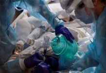 Υποχρεωτικός πρέπει να γίνει ο εμβολιασμός κατά τον Νίκο Καπραβέλο