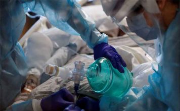 Υποχρεωτικός πρέπει να γίνει ο εμβολιασμός κατά τον Νίκο Καπραβέλο