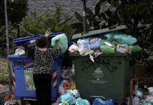 Μπλε κάδοι, χωματερή ανευθυνότητας