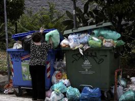 Μπλε κάδοι, χωματερή ανευθυνότητας