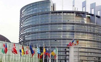 Ποιος είναι ο μισθός, τα επιδόματα και η σύνταξη που παίρνουν οι ευρωβουλευτές;