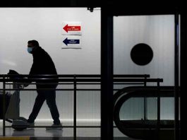 Σχετικά με την μετάλλαξη Όμικρον: Ηπιότερα τα συμπτώματα σε εμβολιασμένους και όσους νόσησαν