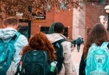 Με κορονοϊό νόσησαν 30 μαθητές σχολείου στον Βύρωνα κατά τη διάρκεια εκδρομής