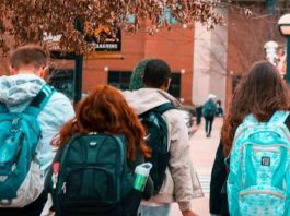 Με κορονοϊό νόσησαν 30 μαθητές σχολείου στον Βύρωνα κατά τη διάρκεια εκδρομής