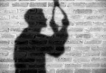 Σου πουλάνε και το σχοινί που θα τους κρεμάσεις