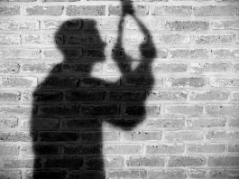 Σου πουλάνε και το σχοινί που θα τους κρεμάσεις